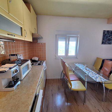 Apartman Mari โตรกีร์ ภายนอก รูปภาพ