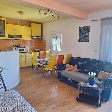 Apartman Mari โตรกีร์ ภายนอก รูปภาพ