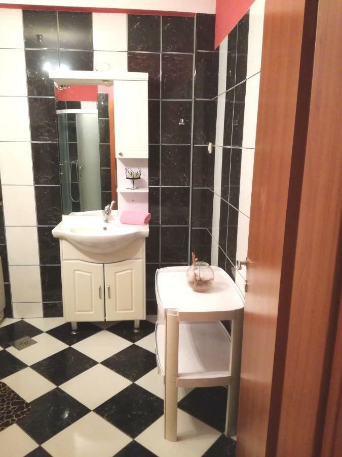 Apartman Mari โตรกีร์ ภายนอก รูปภาพ