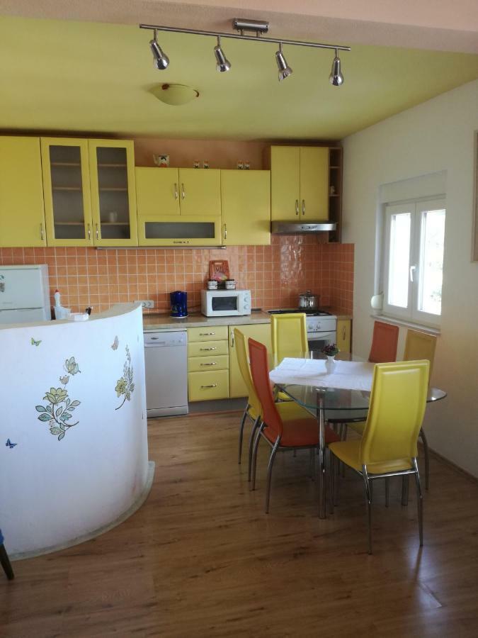 Apartman Mari โตรกีร์ ภายนอก รูปภาพ