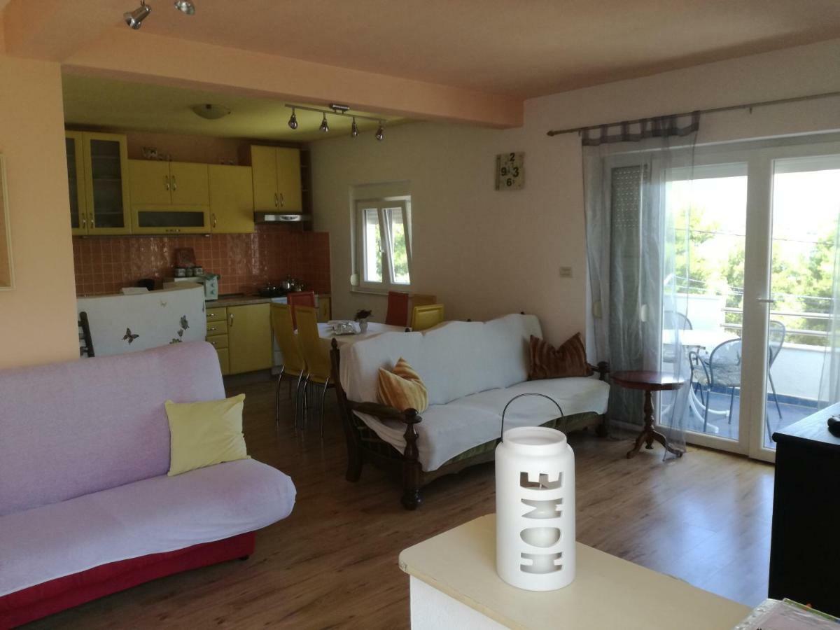 Apartman Mari โตรกีร์ ภายนอก รูปภาพ